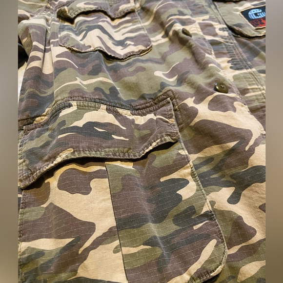 Lucky Brand Men’s Camo Patchwork Button Up Light Jacket. - Picture 7 of 7